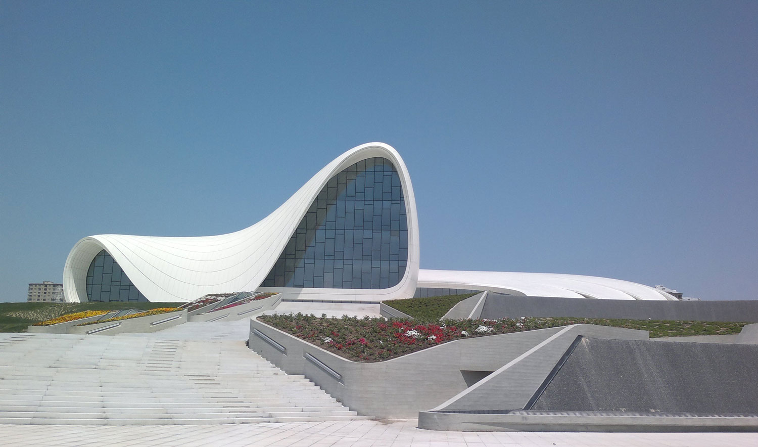 Heydar_Aliyev_Cultural_Center_1500.jpg