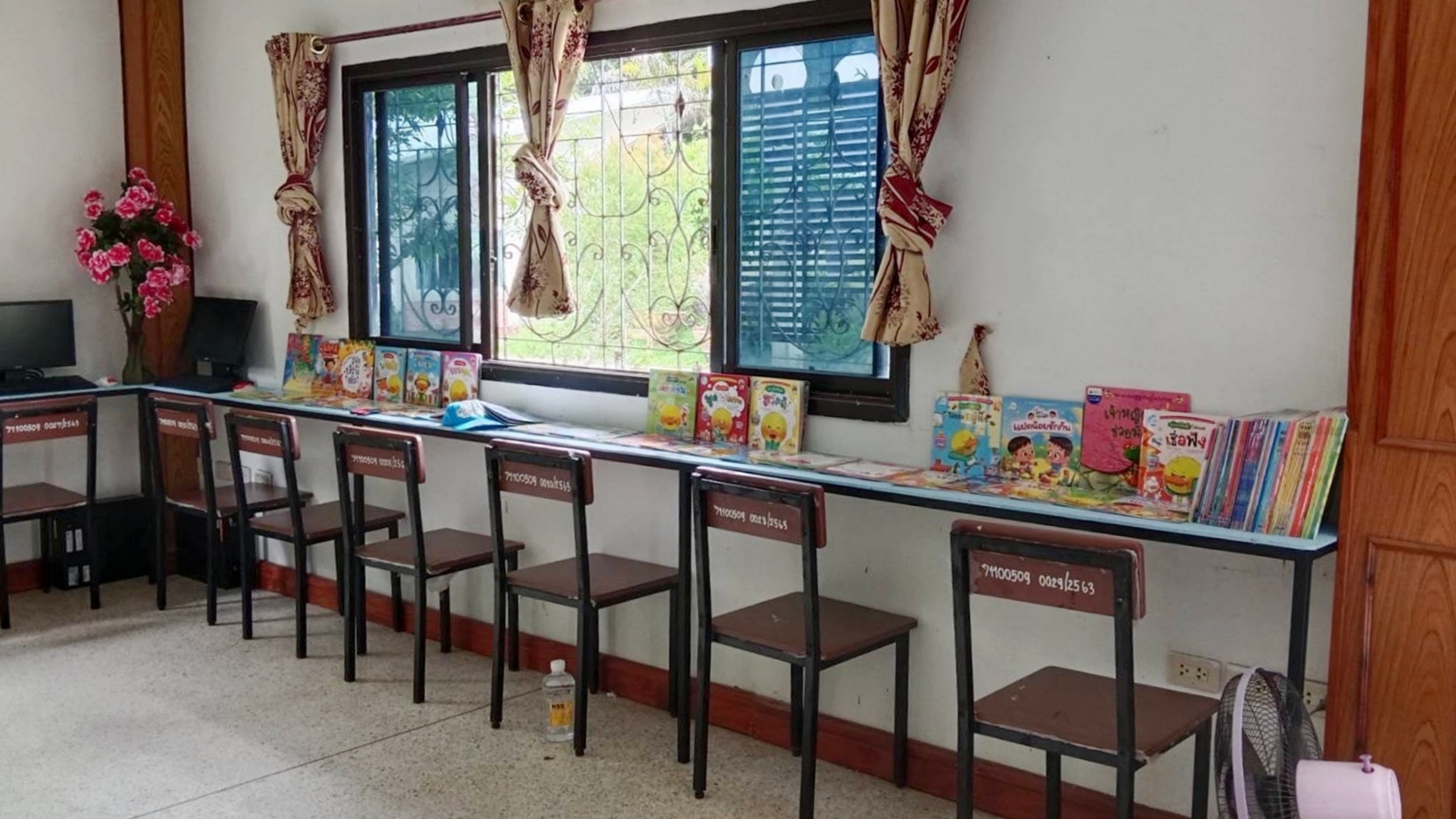 ห้องสมุด-โรงเรียนบ้านห้วยขะยุง-(2)_0.jpg